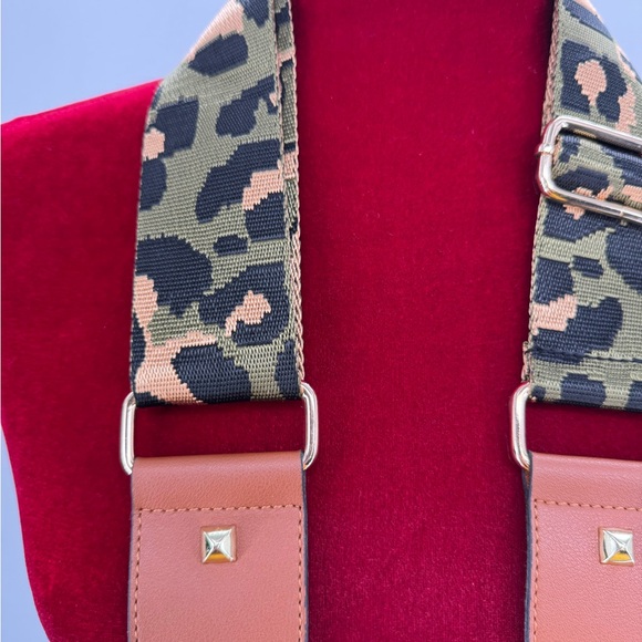 Camo Chic Gold Stud Bag & Camera Strap ✨ - Picture 5 of 13